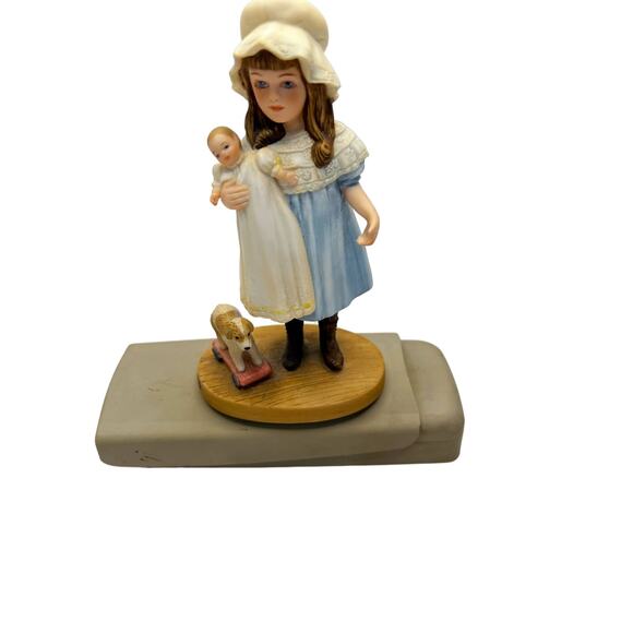 Jan Hagara Porcelain JENNIFER Figurine Limited Edition #3232 Signed by Designer - Picture 2 of 8